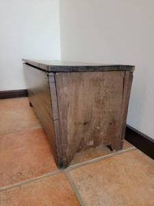 lot 49 image: Rustic Vintage Pine Chest