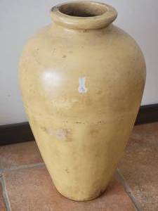 lot 151 image: Rustic Large Dcor Urn