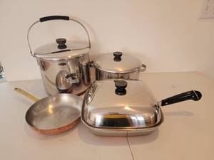 lot 23 image: Revere Ware Clad Copper Cooking Ware - RARE 10 Square Skillet