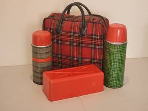 lot 125 image: Vintage Aladdin Plaid Thermos Picnic Set