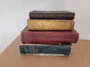 lot 138 image: Vintage House Keeping Guides