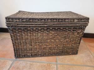lot 99 image: Rustic Wicker Trunk