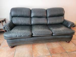 lot 36 image: Hancock & Moore Leather Sleeper Sofa