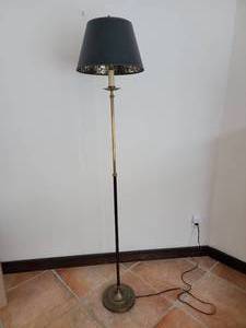 lot 6 image: Vintage Art Deco Extension Post Lamp