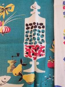 lot 112 image: Retro-Chic MCM Linen Towlette Pairing