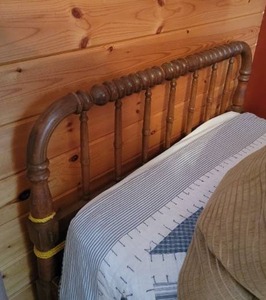 lot 70B image: Heirloom Cottage Carved Childs Bed