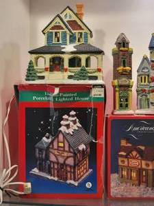 lot 113 image: Vintage Americana Inspired Porcelain Christmas Village Collection by Liberty Bell