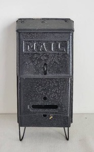 lot 170 image: Classic Vintage Wall Mount Mailbox - Black
