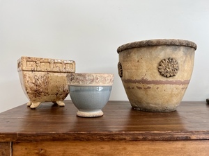 lot 80 image: Amazing Distressed Farmhouse Decor Kit