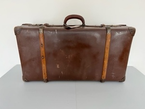 lot 91 image: Stunning Antique Suitcase