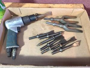 lot 14 image: Vaper Air Chisel and 10 Bits