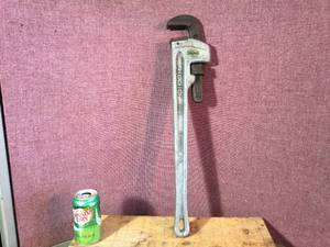 lot 22 image: Ridgid 824 HD Aluminum Pipe Wrench
