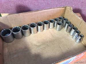 lot 25 image: Craftsman 12dr SAE Sockets -V-