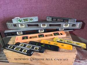 lot 84 image: 10pc Levels