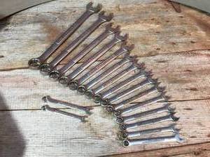 lot 90 image: 17pc Craftsman Metric Combination Wrenches