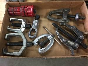 lot 108 image: Variety Gear Pullers