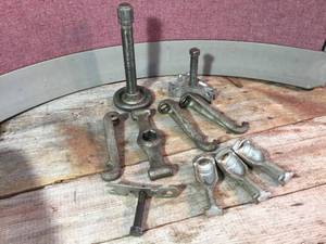 lot 111 image: Larger Puller Tool