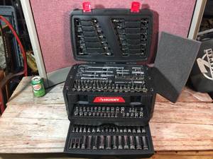 lot 127 image: Husky Multi-Piece Socket-Wrench Tool Set