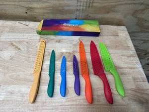 lot 32 image: MOGAGUO Knife Set