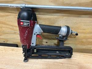 lot 21 image: PORTER CABLE FN250C 16 GA. Finish Nailer