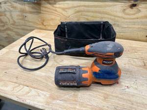lot 24 image: RIDGID R2601 5 in. Orbit Sander