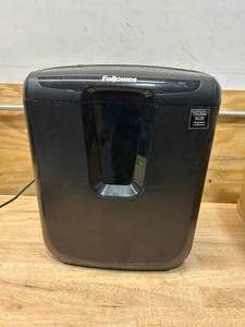 lot 72 image: FELLOWES M-7C Paper Shredder