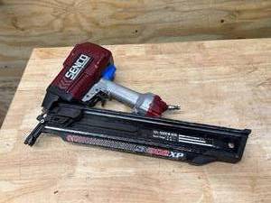lot 36 image: SENCO SN902XP Nail Gun