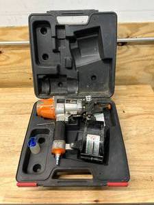 lot 16 image: BUILDEX GYP-FAST Nail Gun
