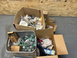 lot 117 image: Pallet of Miscellaneous Items