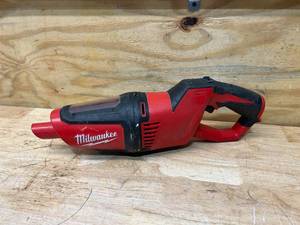 lot 66 image: MILWAUKEE M12 12-Volt Lithium-Ion Cordless Compact Vacuum (Tool-Only)