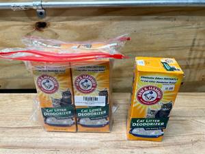 lot 82 image: ARM & HAMMER Lot of 5 Boxes of Cat Litter Deodorizer (1 LB each)
