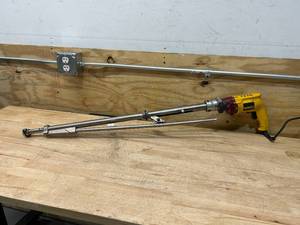 lot 48 image: DEWALT DW284 2,500 rpm VSR Positive-Clutch Screwgun with Subfloor Attachment