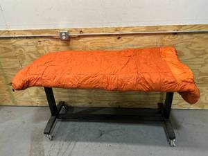 lot 129 image: QUEST Sleeping Bag