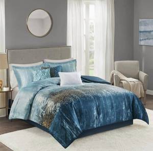 lot 134 image: MADISON PARK Polyester 7-Piece Comforter Set with Navy Finish MP10-7830- King