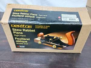 lot 54 image: Veritas Skew Rabbet Right Hand Plane With Two Blades