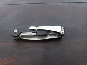 lot 84 image: Leatherman Multi-Tool