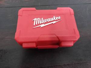 lot 113 image: Milwaukee 6 Piece BI-Metal Hole Saw Kit