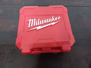 lot 114 image: Milwaukee 14 Piece BI-Metal Hole Saw Kit