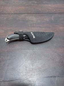 lot 143 image: Buck Knife