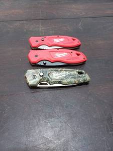 lot 144 image: Milwaukee Knives