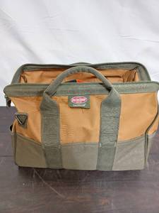 lot 190 image: GateMouth Bag & Tools