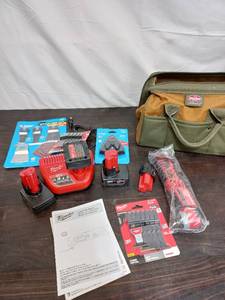 lot 201 image: Milwaukee Multi-Tool