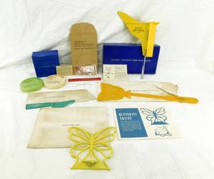 lot 28 image: Lot of Various Salesman Novelty Samples in Original Packaging