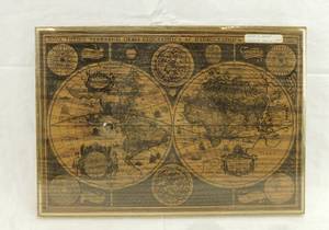 lot 14 image: Vintage Wooden World Map Laser Clock
