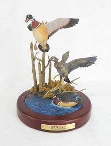 lot 95 image: Vintage 1998 Limited Edition David Maass Settling In Hand Painted Sculpture
