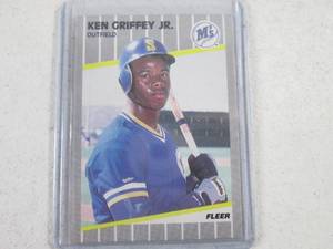 lot 42 image: 1989 Fleer Ken Griffey Jr RC Card...