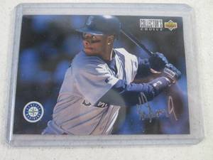 lot 53 image: 1994 Upper Deck Ken Griffey Jr Coll...