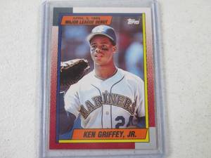 lot 70 image: 1989 Topps Ken Griffey Jr Major Lea...
