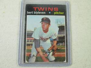 lot 80 image: Vintage Topps Bert Blyleven Rookie ...