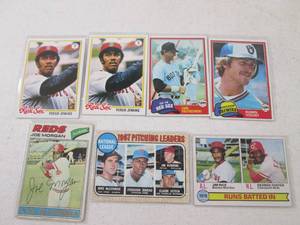 lot 82 image: Assorted Vintage Topps Baseball Car...